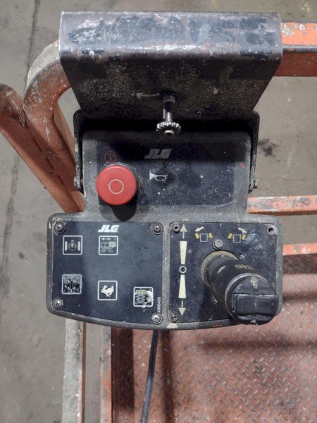 28' JLG MODEL #2658-E SCISSOR MAN LIFT 1,000 LB CAPACITY: STOCK #19394