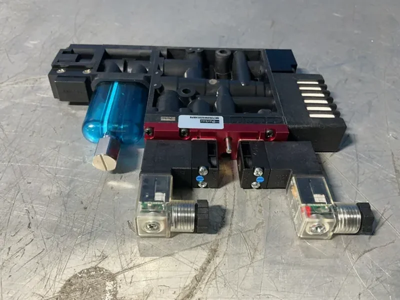 PARKER 145 PSI INTEGRATED PNEUMATIC VACUUM GENERATOR  -  MC72S25HSZSC4BPN