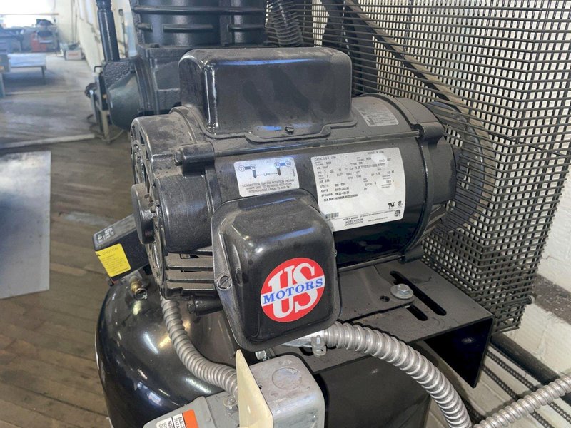 5 HP CAMPBELL HAUSFELD VERTICAL AIR COMPRESSOR: YOBRO #24395
