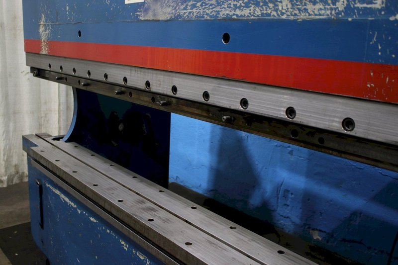 135 TON X 8' CINCINNATI MDL 135FMII HYDRAULIC PRESS BRAKE: STOCK #75067