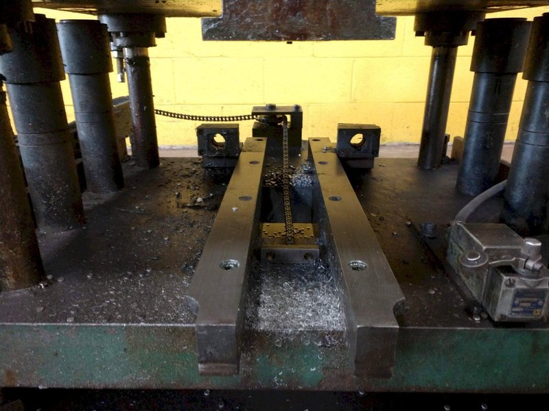 7 TON AIRAM ADJUSTABLE PNEUMATIC CUT OFF PRESS: STOCK #13702