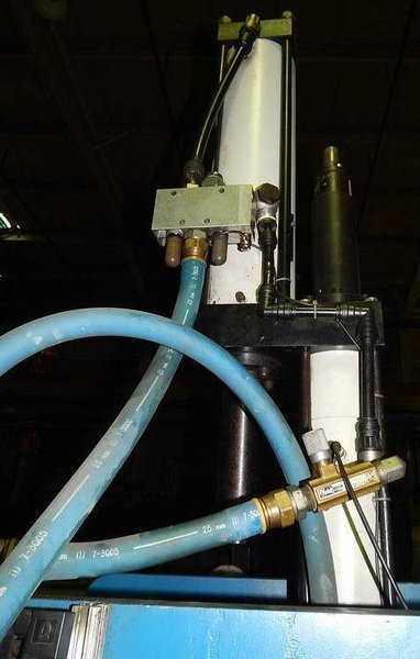 34 Ton FARGER &amp; JOOSTEN MULTIPOWER Air/Oil Press