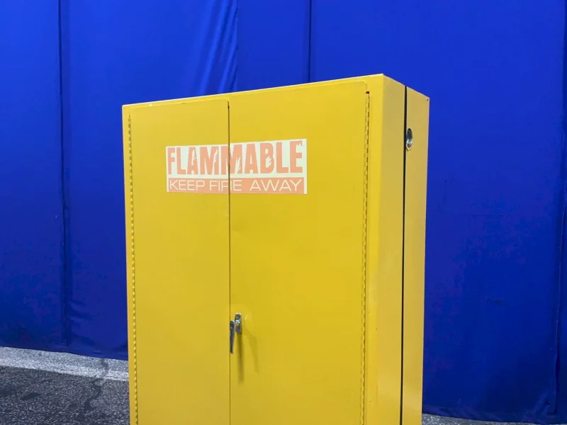 4 SHELVES SAFETY STORAGE CABINET