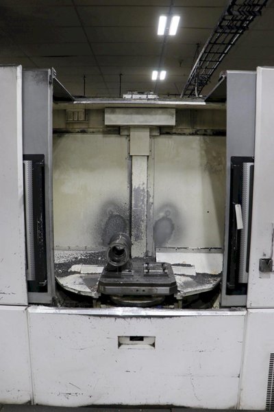 Okuma MA-600HII CNC Horizontal Machining Center, 2013 – Chip Conveyor