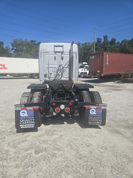 2019 FREIGHTLINER CASCADIA 126 KS7785