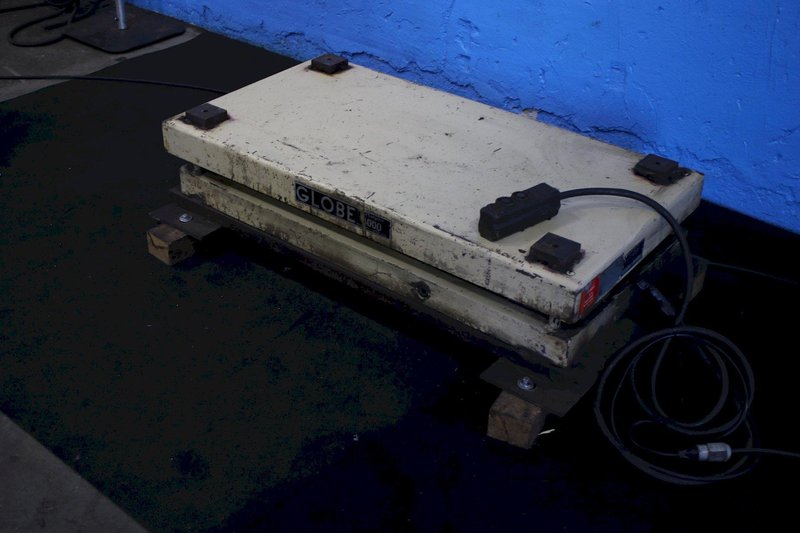 4000 LBS GLOBE HYDRAULIC SCISSORS LIFT TABLE: STOCK #75141