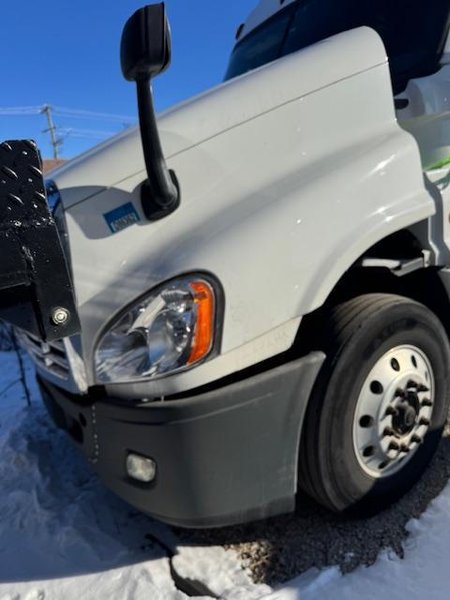 Freightliner Cascadia 125 Sleeper Truck – 2015
