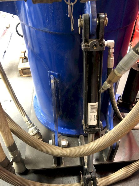 Xtractor XR2500SHD Garnet Removal System equipped with 3000 Lb Capacity, Sandpiper Pump, Hydraulic Dump, Mounting Frame