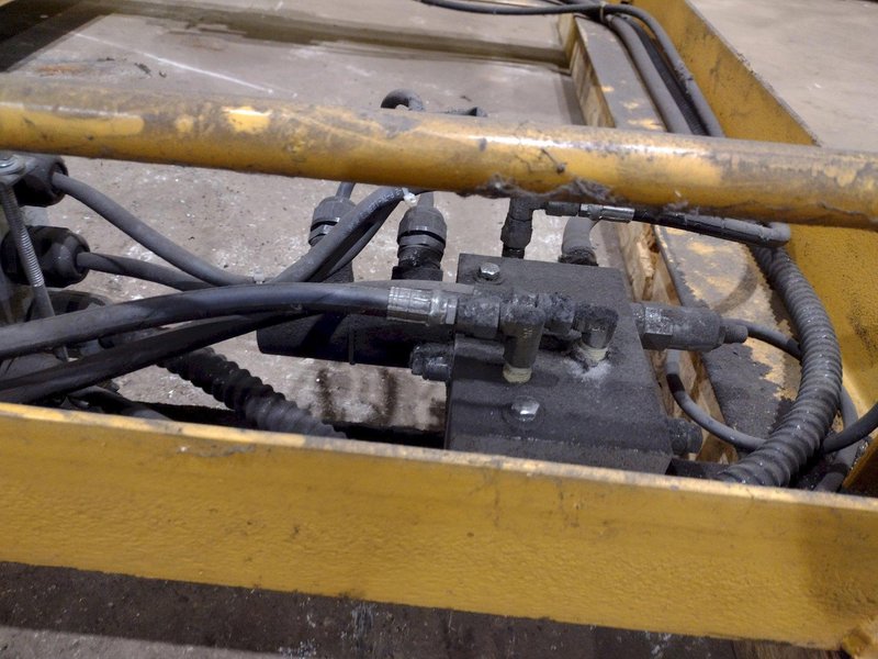 4,000 LB CAPACITY PRESTO ECOA MODEL HTT-C4-90-L-64060 ELECTRO-HYDRAULIC ELEVATING UPENDER: STOCK #19941