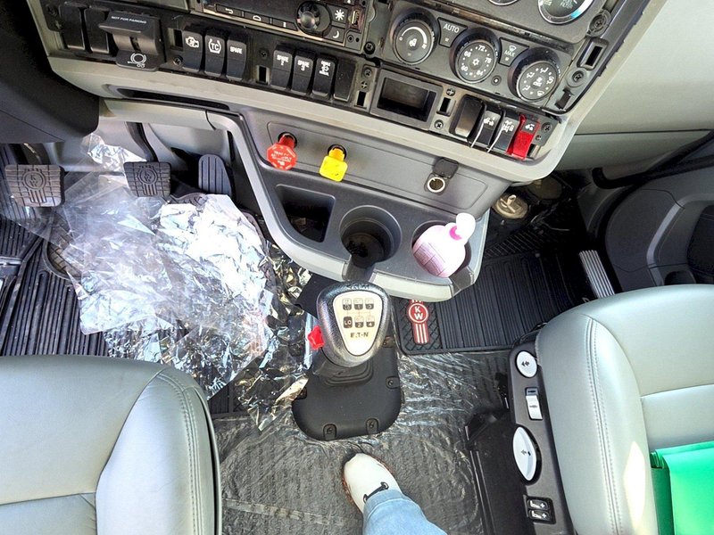 Kenworth T680 Sleeper Truck, 2020 – Paccar MX-13, Eaton Auto