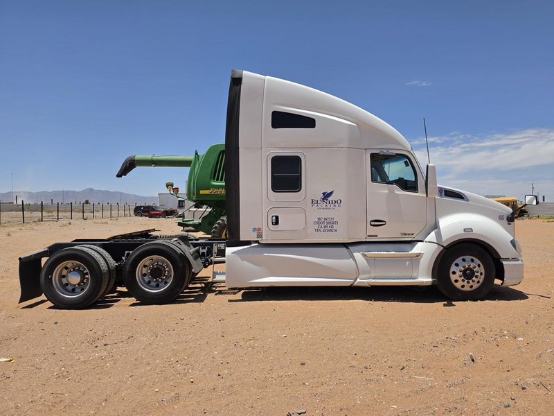 Kenworth T680 Raised Roof Sleeper, 2018 – Cummins ISX Engine