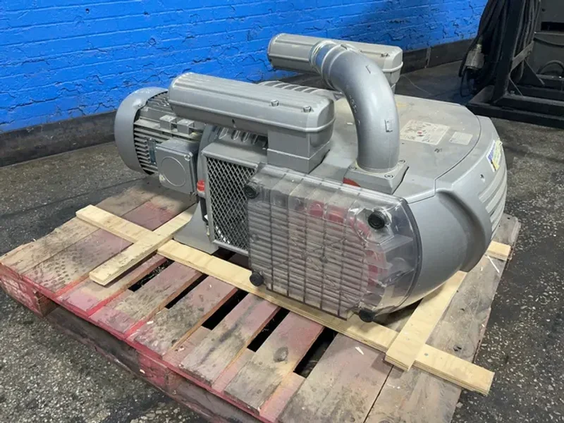 BECKER 5.5 / 6.4 KW ROTARY VANE VACUUM PUMP  -  VTLF 2.250/0-79