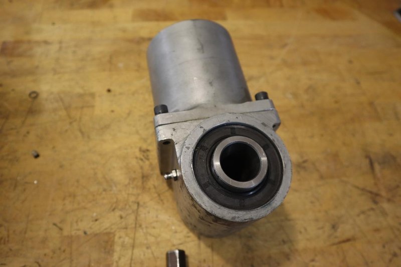 Gem Power Right Angle Milling Head for R8 Taper Vertical Mills- Auction Item