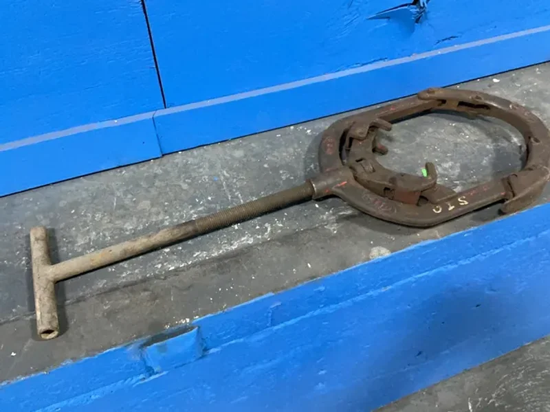 REED MANUFACTURING 8.5” X 12.5” TUBE BENDER   -  H 8