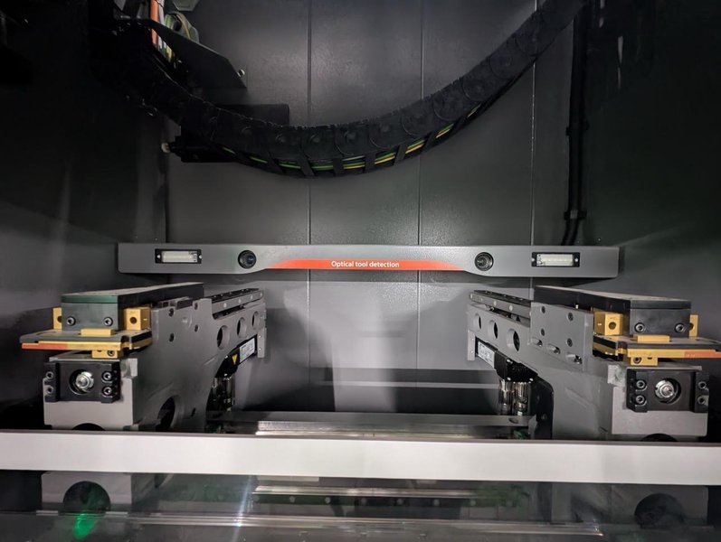 44 Ton x 3.5′ Bystronic Xpert 40/1030 CNC Hydraulic Press Brake, 2019 – w/ KUKA KR10R1100 Robot, 6 Axis Backgauge