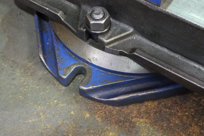 Kurt D675 6" Machine Vise, SwivelBase, Steel Jaws, Handle- Auction Item