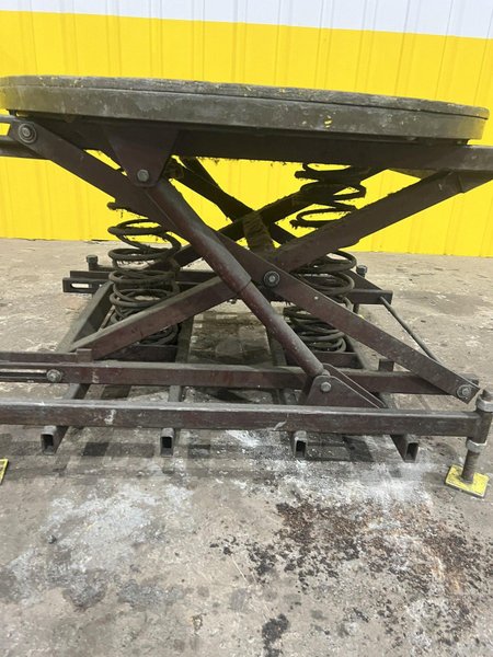 43" X 43" X 34" MECHANICAL SPRING LIFT TABLE: STOCK #20138