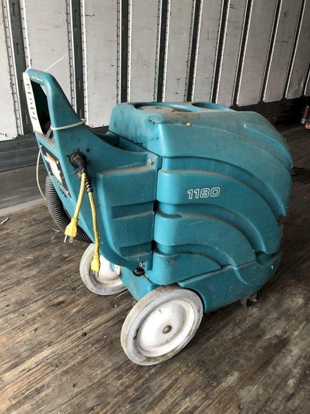 TENNANT MODEL 1180 CARPET CLEANER: STOCK #14014