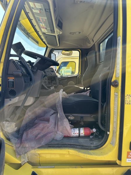 Volvo VNL Day Cab Semi Truck, 2017 – Volvo D13, I-Shift, Air Ride