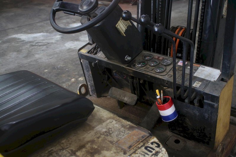 3700 LBS YALE GAS FORKLIFT: STOCK #75160