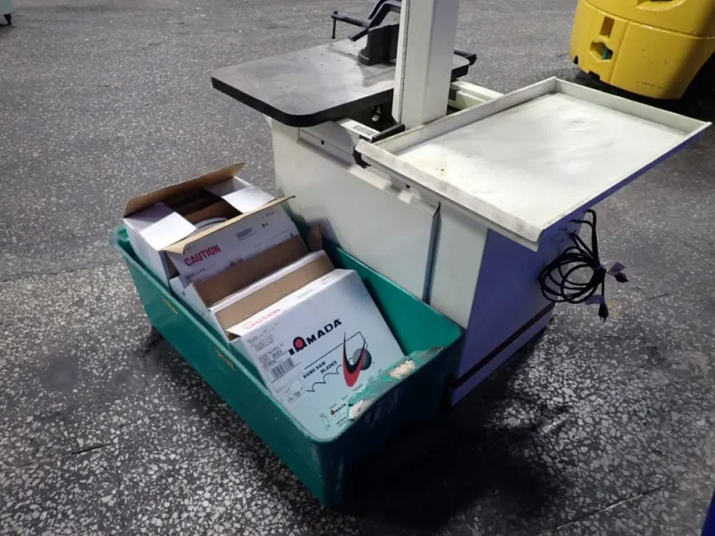 JET 18" X 30" VERTICAL SELF-FEED BAND SAW   -  VSF-14-1
