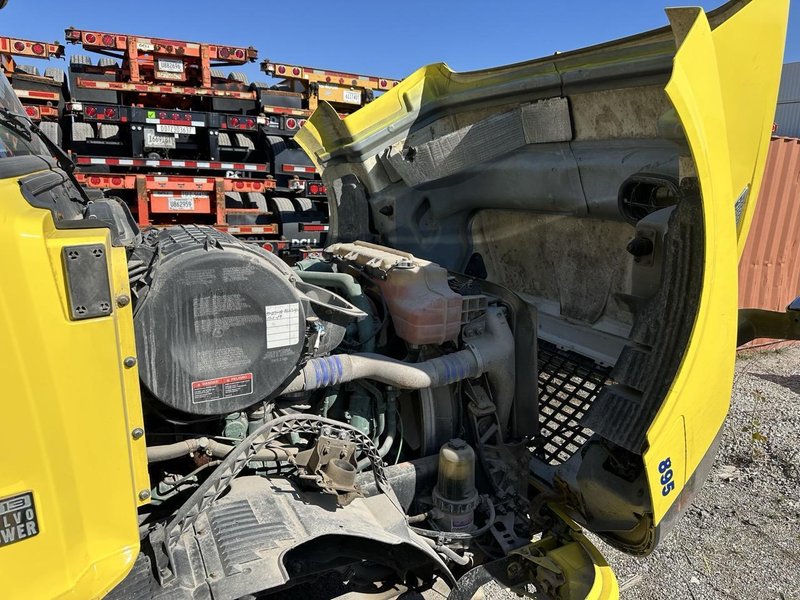 Volvo VNL Day Cab Semi Truck, 2017 – Volvo D13, I-Shift, Air Ride