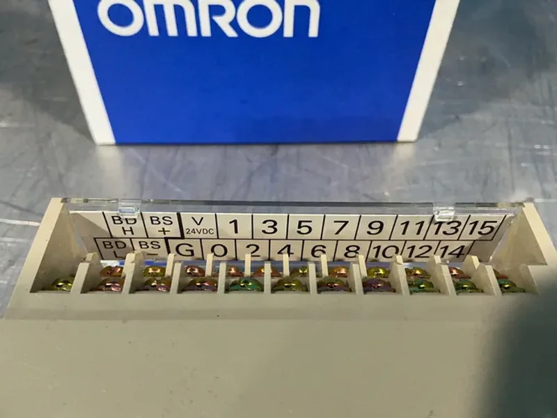 OMRON REMOTE TERMINAL   -  SRT1-ID16