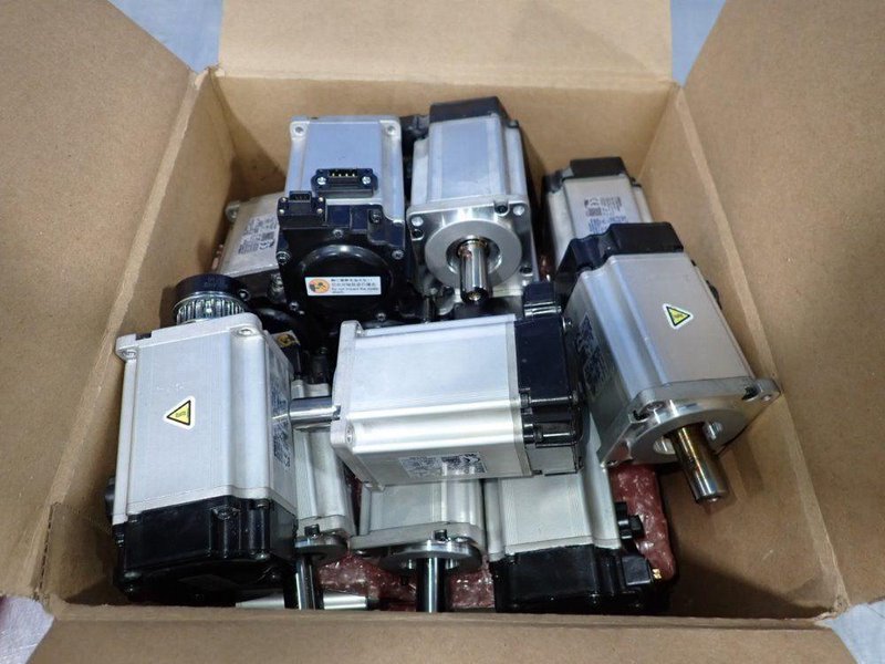 OMRON .4 KW SERVO MOTORS  -  R88M-K40030T-S2