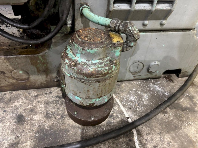 #3 KEARNEY &amp; TRECKER MILWAUKEE MODEL #3 VERTICAL MILLING MACHINE 64" x 13" x 10 HP: YOBRO #24458