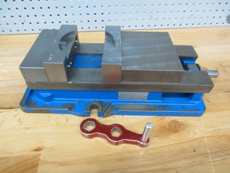 Kurt D675 6&quot; Machine Vise with Steel Soft Jaws and SPI Speed Handle- Auction Item