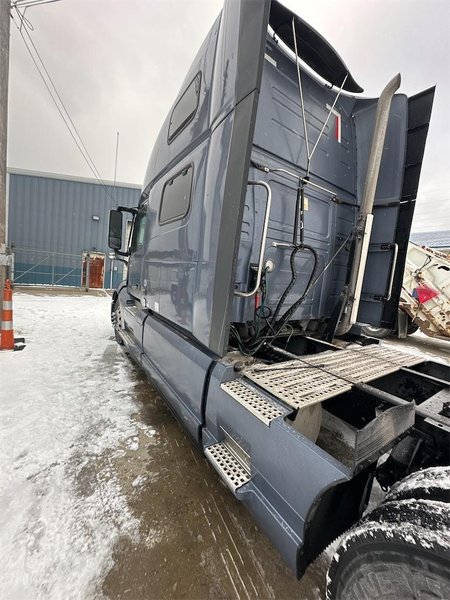 2021 Volvo VNL64T860 Stock #229000