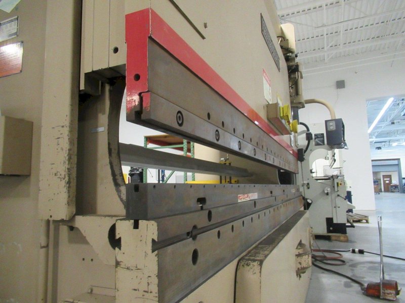 Cincinnati 175 Form Master II CNC Hydraulic Press Brake, 175 Ton x 12&#039;, Crowning