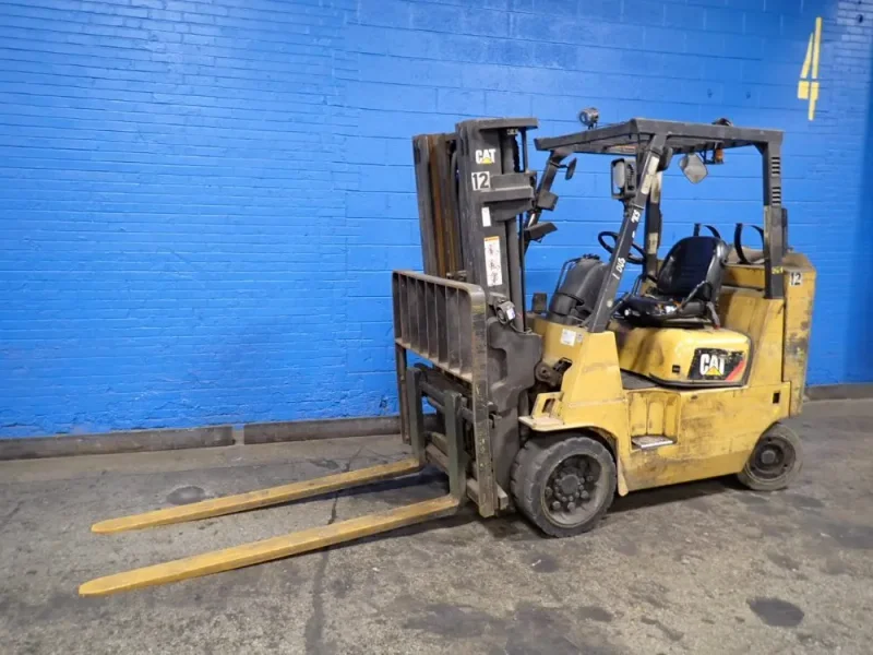 CATEPILLER 4450 LBS PROPANE FORKLIFT  -  GC40K-LP-STR