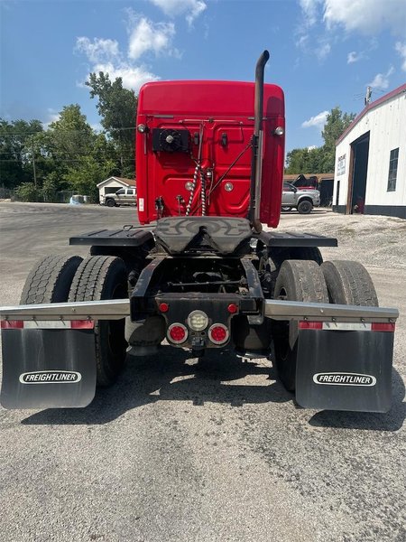 2020 Freightliner Cascadia 126 LC1675
