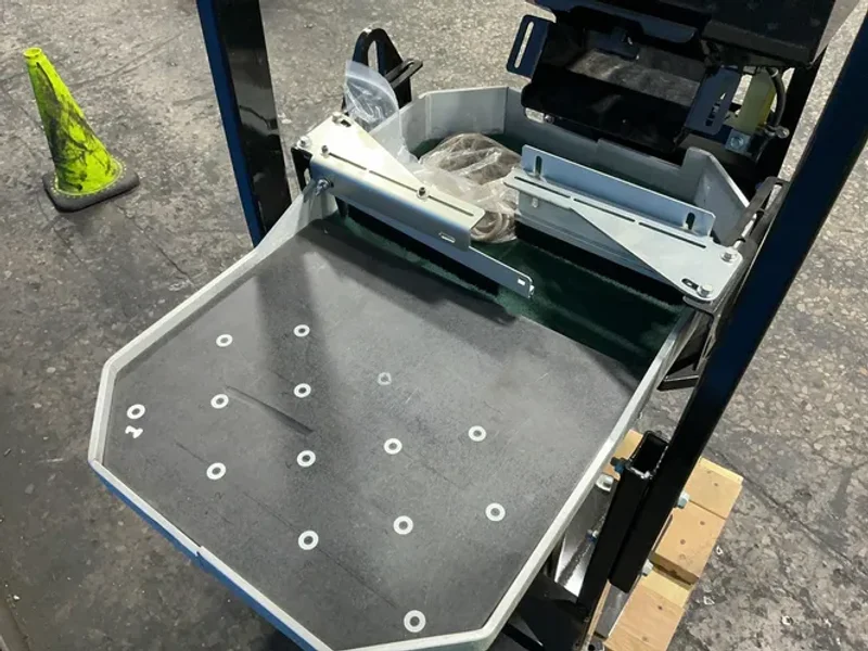 GRACO VIBRATORY PARTS FEEDER  -  16V133