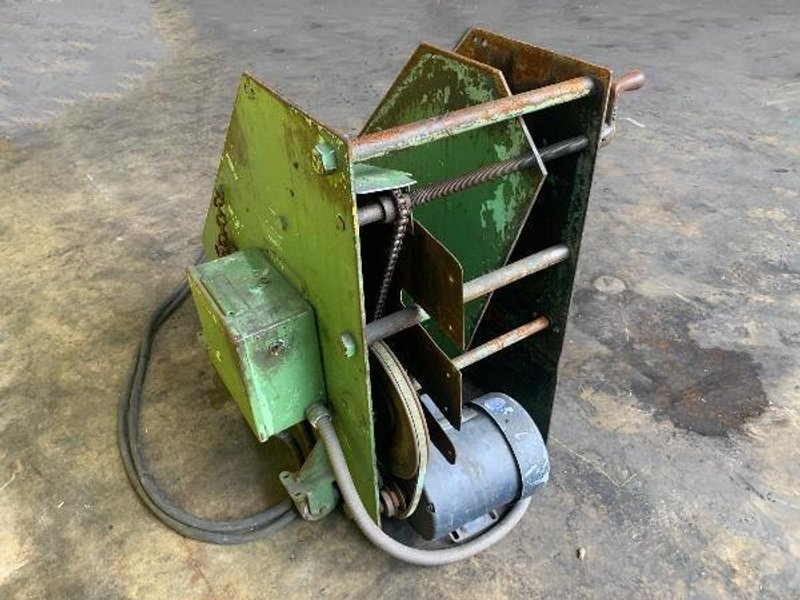1200 LB ROWE MODEL #810 MOTORIZED COIL CRADLE UNCOILER: STOCK 15182