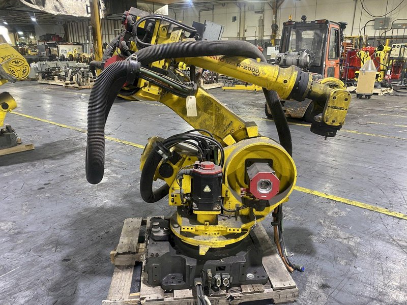 FANUC – R-2000i/165F w/ R-J3iB Controls PARTS ONLY