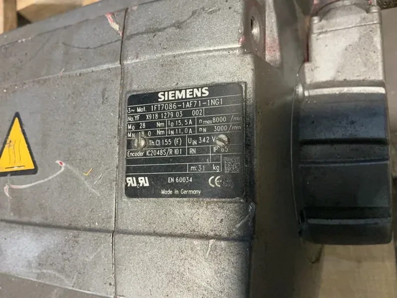 SIEMENS SIMOTICS SYNCHRONOUS AC SERVO MOTOR  -  1FT7086-1AF71-1NG1