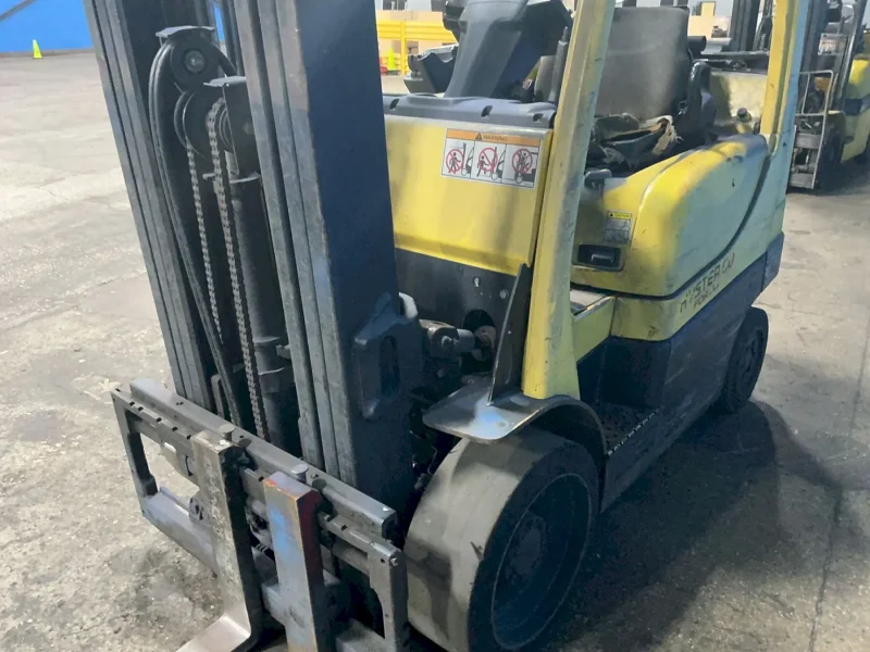 HYSTER 4800 LBS PROPANE FORKLIFT  -  S50FT