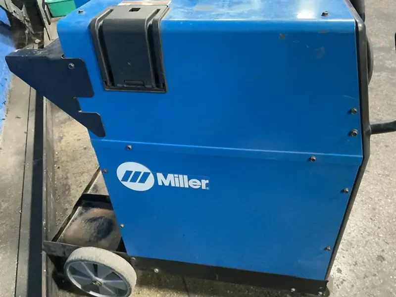 Miller 250 A Welder - Syncrowave 250 Dx