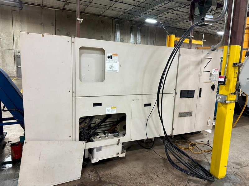 Doosan Daewoo Puma 300C CNC Lathe, 2005 – 15″ Chuck, Chip Conveyor, Programmable Tailstock