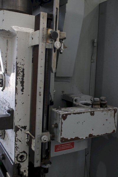 225 TON X 10&#039; PACIFIC HYDRAULIC PRESS BRAKE: STOCK #76324
