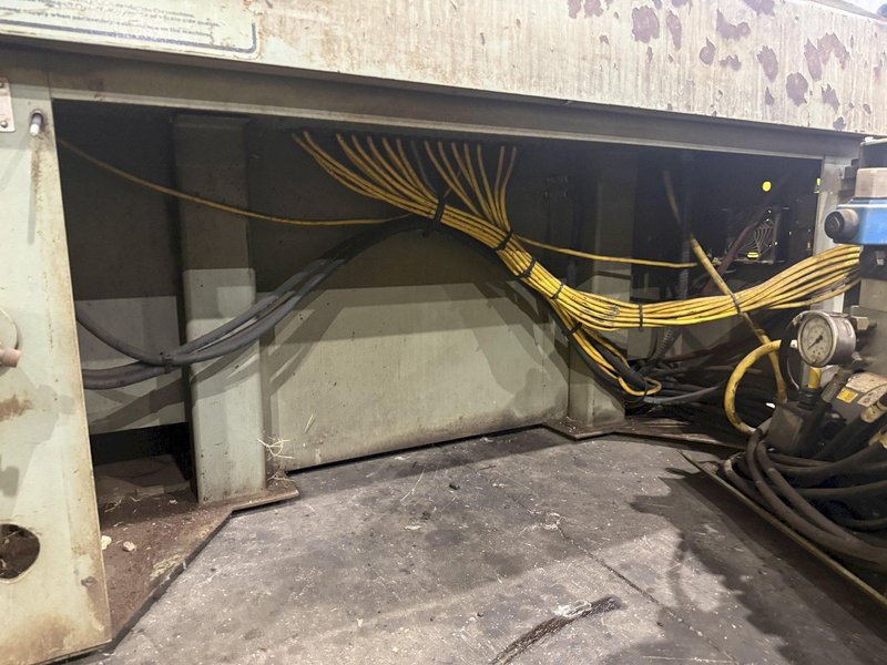 18" X 20" HYD-MECH MODEL V18 SERIES II VERTICAL BAND SAW: STOCK #24965