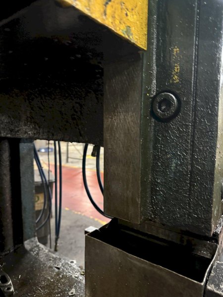 300 TON BLISS HP2–300–72–42 STRAIGHT SIDE PRESS. STOCK # 1112724