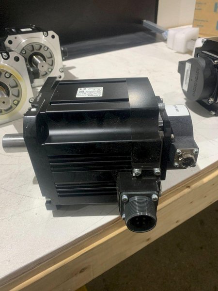 MITSUBISHI SERVO MOTOR HF1542-A51 USED