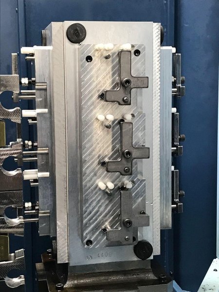 Matsuura H.Plus-300 PC5 300mm HMC, 2018 – 15k RPM, Full 4th, New Spindle, Under Power