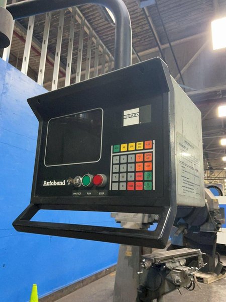 CINCINNATI 135 TON PRESS BRAKE  -  135 CB X 10 FT