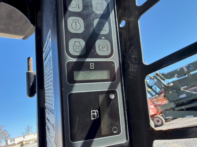 Case 440CT Compact Track Loader, 2007 – 3,000 LB ROC, Enclosed Cab, 83 HP Diesel, 2-Speed