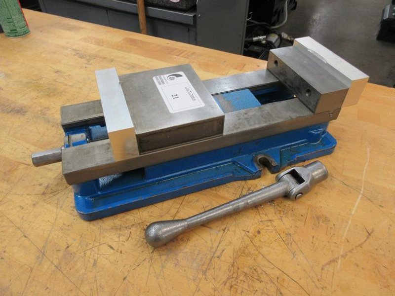 Kurt D688 6&quot; Machine Vise with Aluminum Soft Jaws and Handle- Auction Item