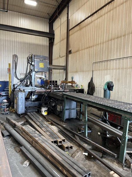 24″ x 20″ HEM VT130HA60 Fully Automatic Vertical Band Saw, 2010